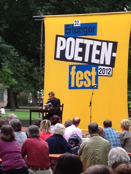 »Replay«-Lesung beim 32. Erlanger Poetenfestival im Erlanger Schlossgarten