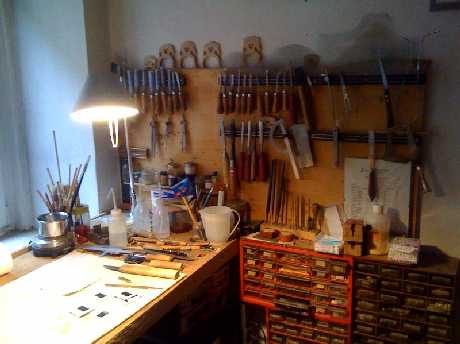 Blick in die Werkstatt eines Geigenbauers